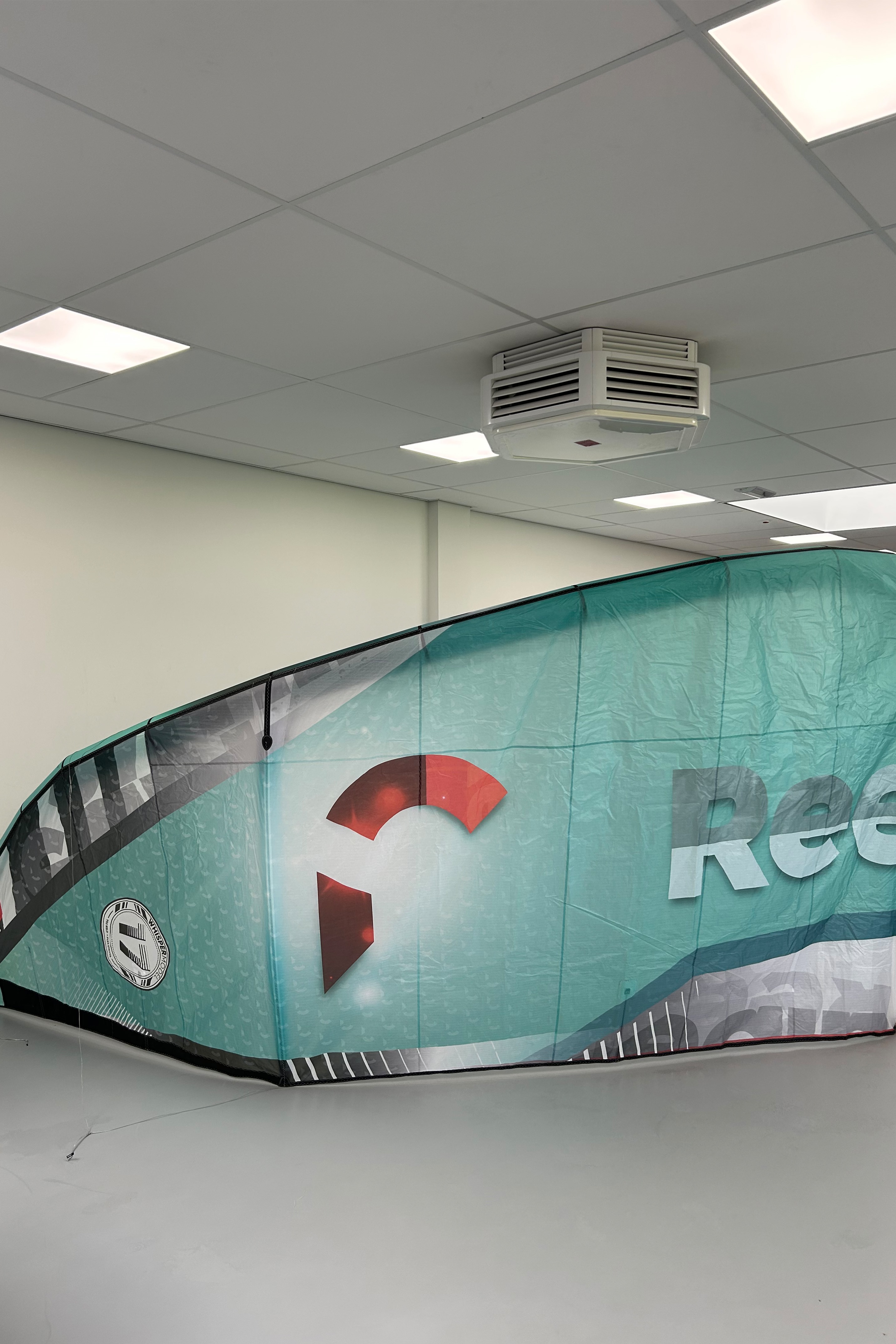 Reedin Kiteboarding-Whisper Model Kite (DEMO)